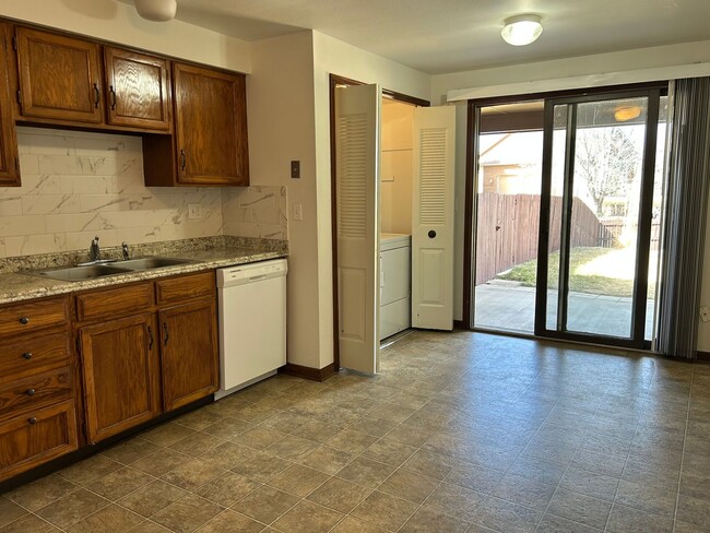 Building Photo - Two Bedroom Available For Rent In Longmont...