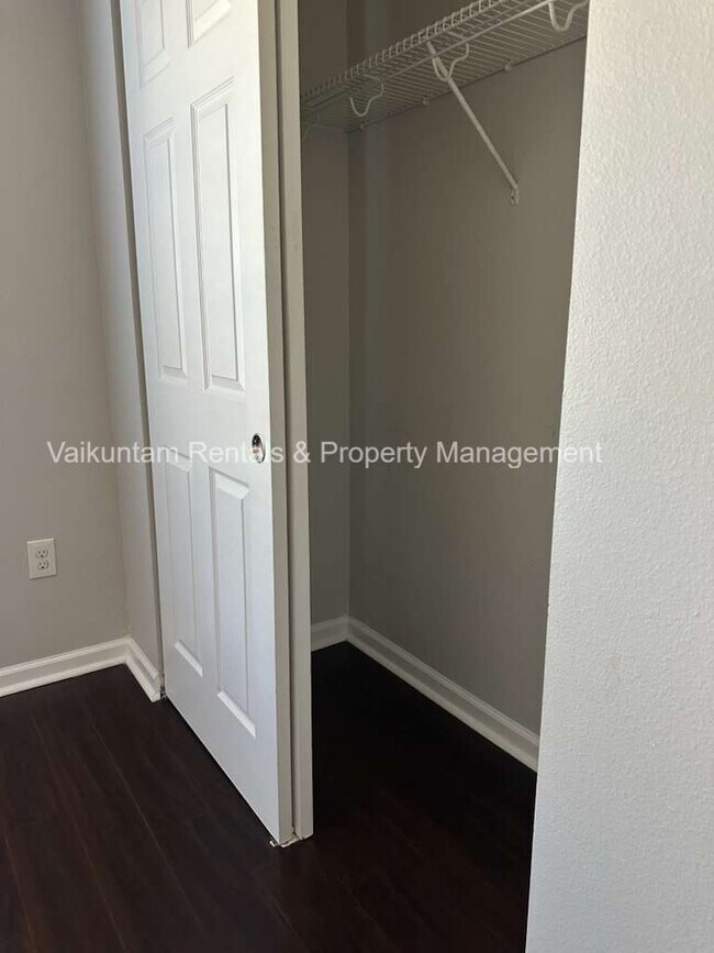 Building Photo - 4240 Metron Dr