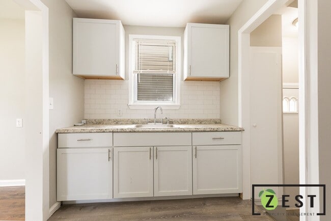 Building Photo - 19366 Woodside St