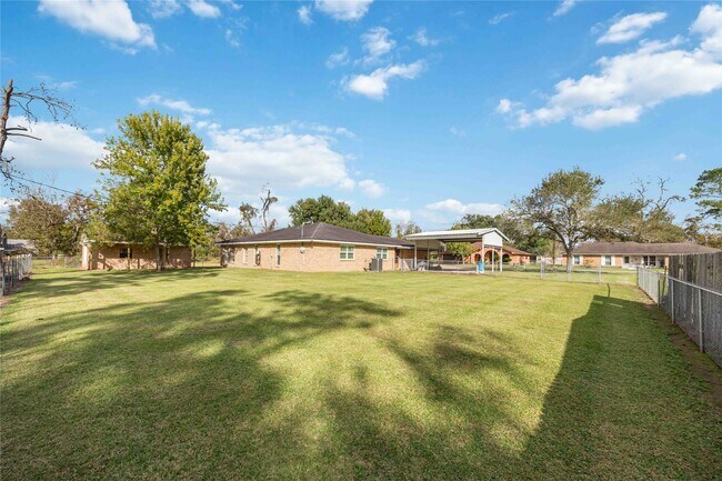 Building Photo - 2210 County Rd 769B