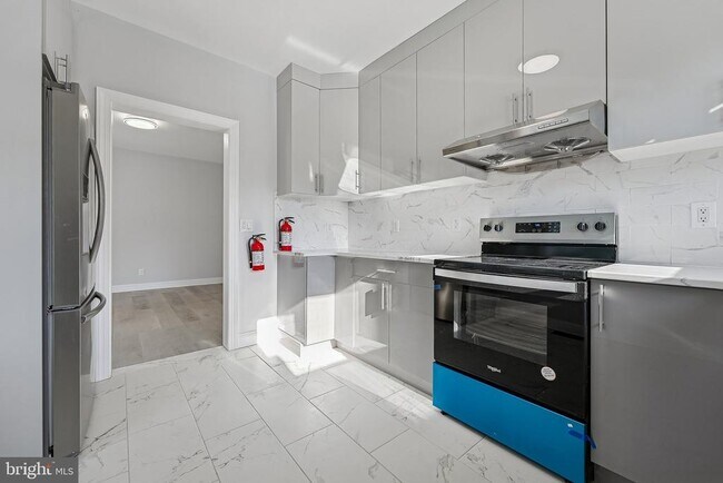 Building Photo - 92 Leigh Ave