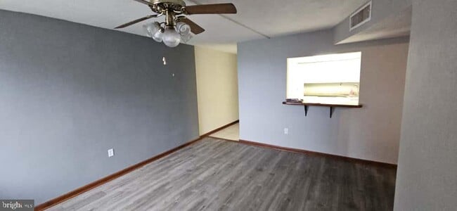 Building Photo - 3213 Forest Ln