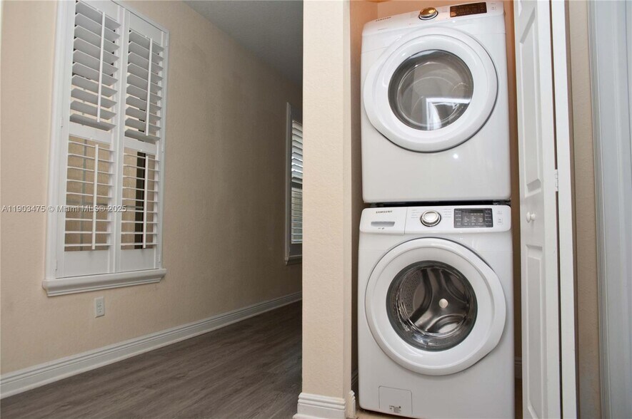 Building Photo - 14620 SW 15th St