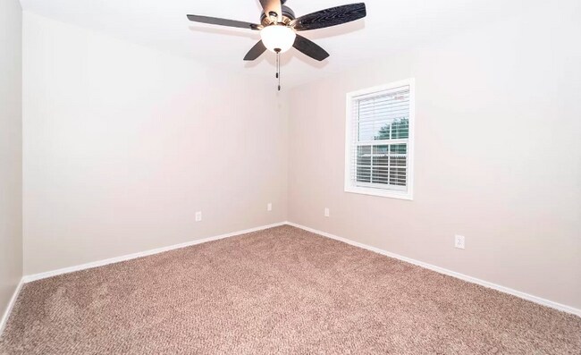 Building Photo - Bright, updated home!