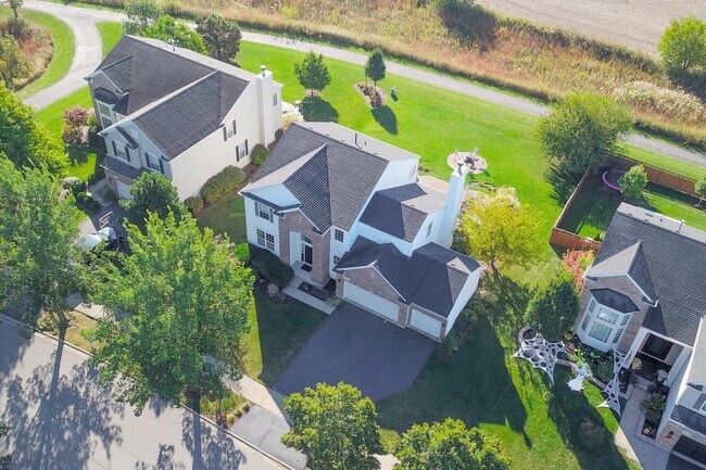 Building Photo - 24525 Champion Dr