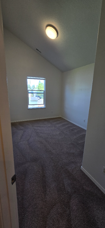 Building Photo - 18555 SW Takena Ct