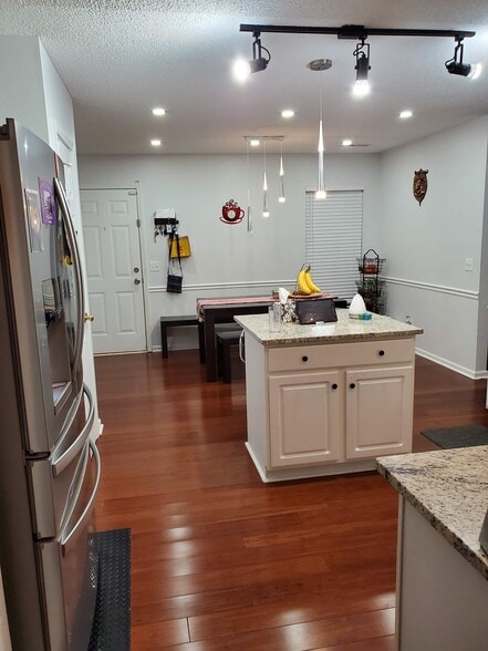 Building Photo - 6 Valley Glen Ct