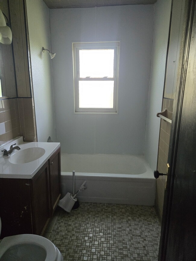 Building Photo - 404 Westmoreland Ave