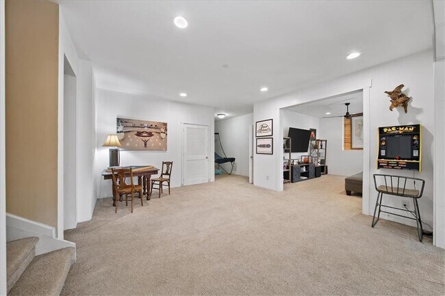 Building Photo - 925 Upper Hembree Rd