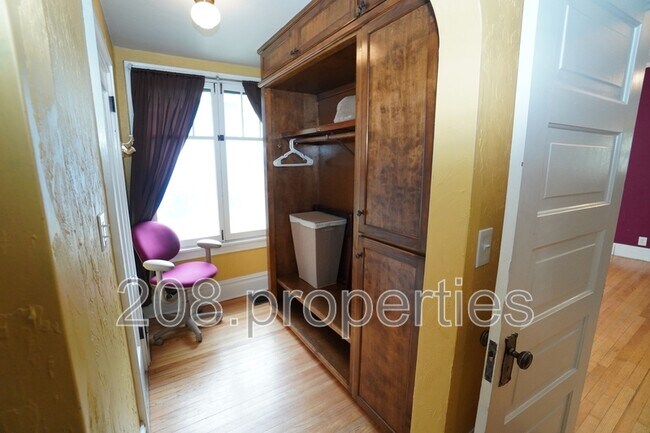 Building Photo - 1412 N 13th St