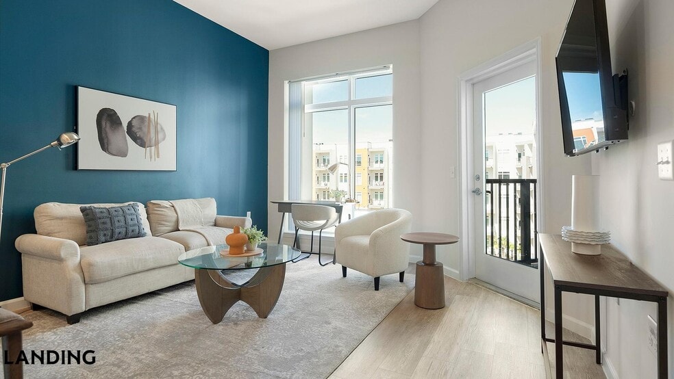 Building Photo - 5256 International Dr