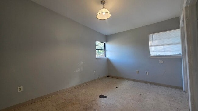 Building Photo - 1974 S Riverview Cir