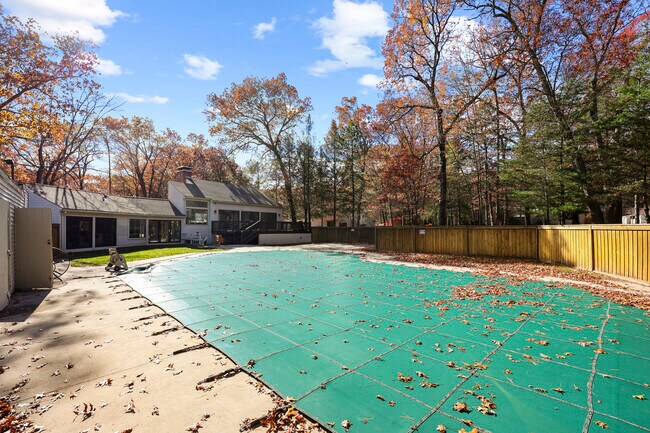 Building Photo - 27 Farmington Chase Crescent