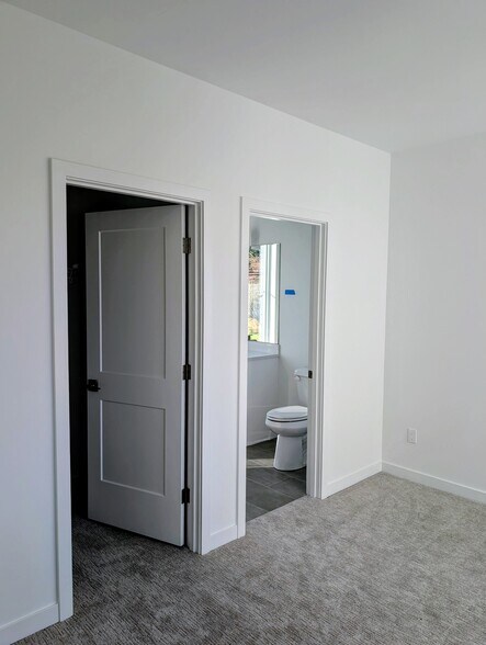 Building Photo - 35 2nd Ave SE