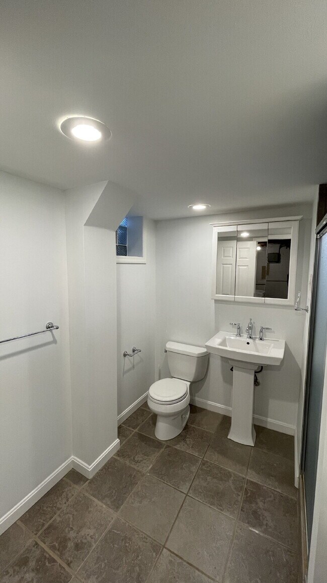 Building Photo - Charming 3 bed, 2 bath with finished basement!