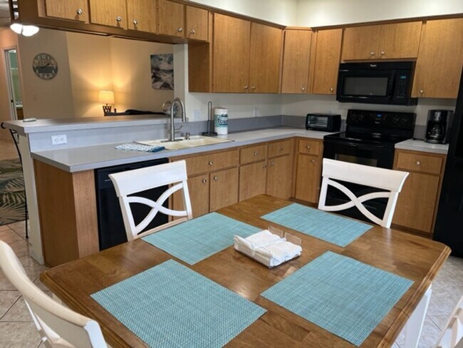 Building Photo - Beautiful Waterfront 2/2 Furnished Home Available April 2024