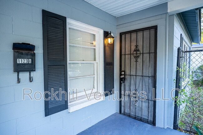 Building Photo - 1123 E 70th St