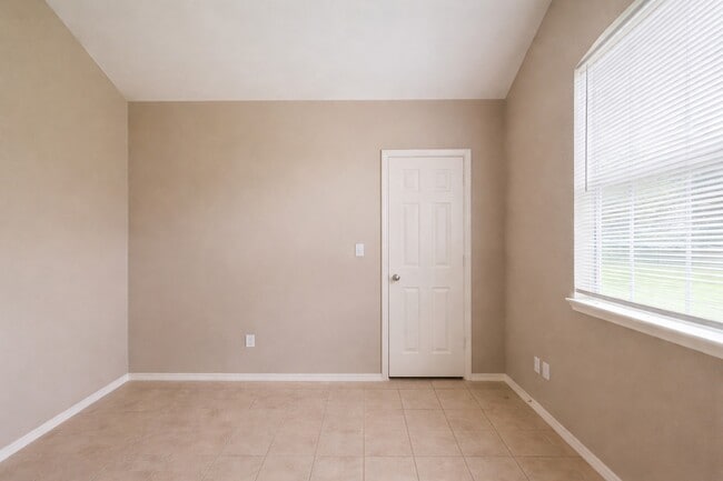 Building Photo - 9104 N Green River Dr