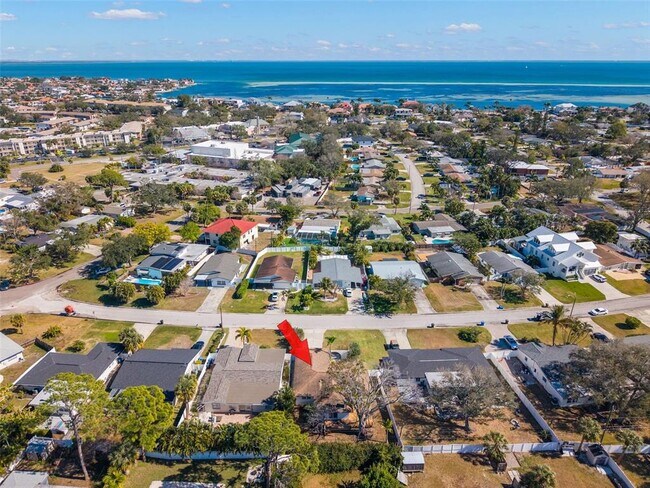 Building Photo - 4426 Helena St NE