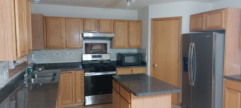 Building Photo - 21354 Idaho Ave