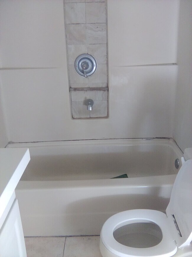 Building Photo - 2 bedroom apartment for rent