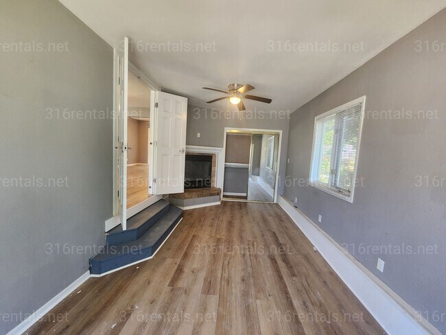 Building Photo - $1,050 - 3 bedroom / 1 bathroom - Single Family Home