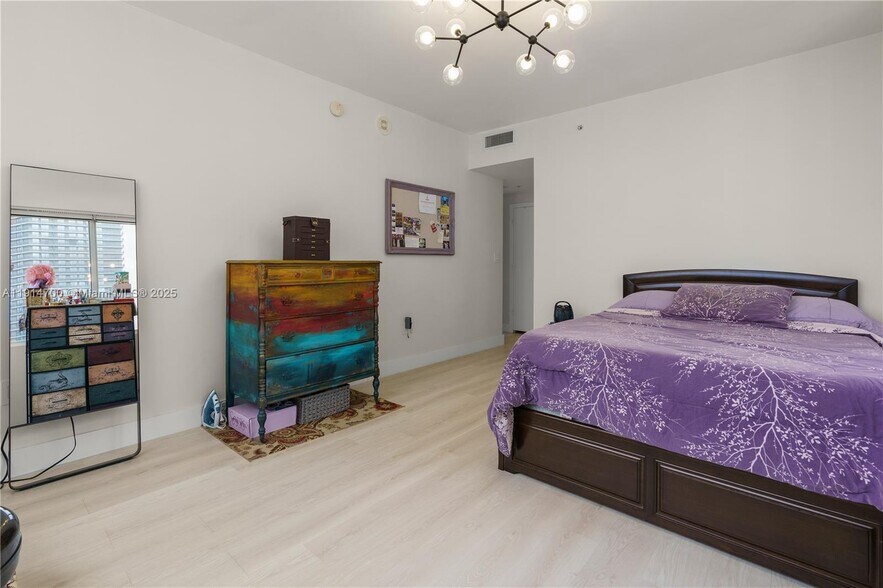 Building Photo - 253 NE 2nd St