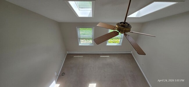 Building Photo - Tastefully Updated 3-bedroom, 2.5-bath rental in Derry