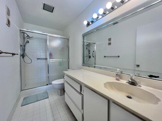 Building Photo - 10756 Bahama Palm Way