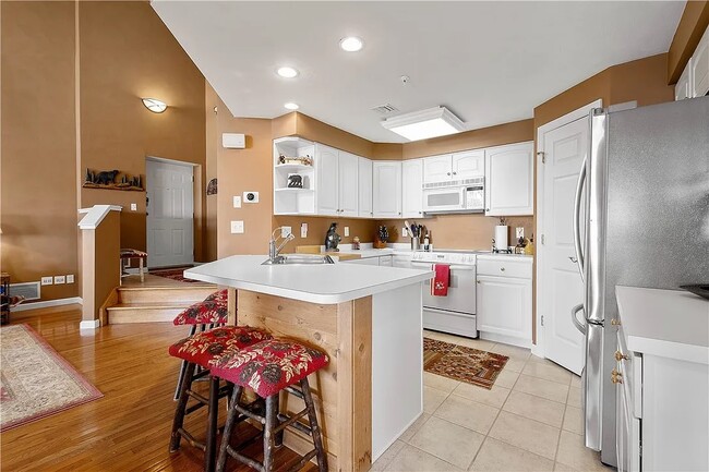 Building Photo - 8120 Stonegate Dr