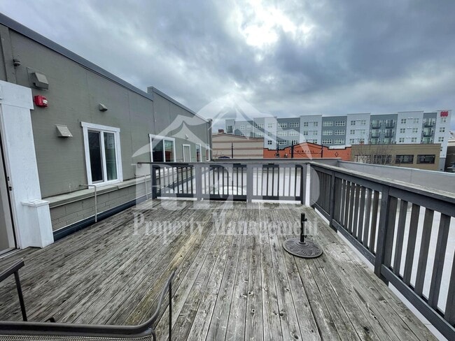 Building Photo - FURNISHED 1 BEDROOM 1 BATH APARTMENT  - BREMERTON