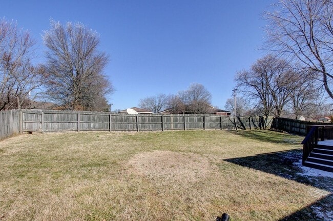 Building Photo - Three Bedroom in Hopkinsville, KY