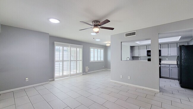 Building Photo - Townhome with two car garage! Community pool!