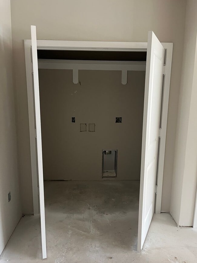 Building Photo - Salem Run Apartments Phase 2