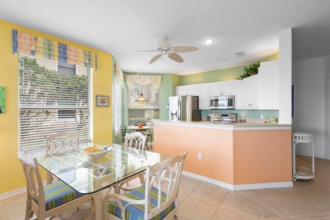 Building Photo - Beautiful Fully Furnished 3/2 Bouchelle Is...