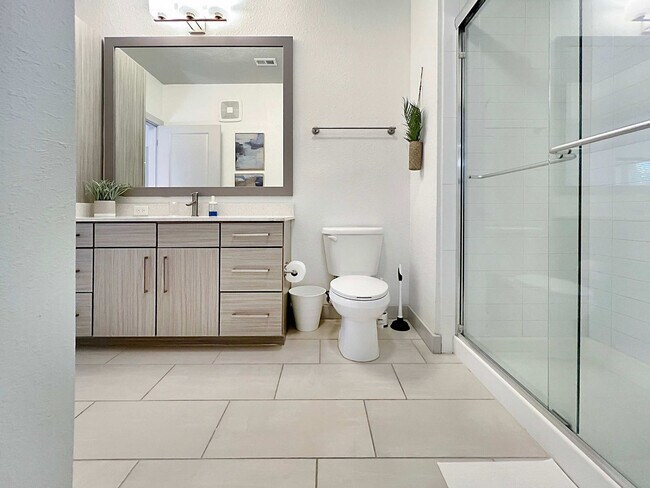 Building Photo - 2615 N Grady Ave