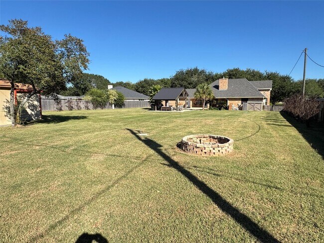 Building Photo - 16003 Escher Rd