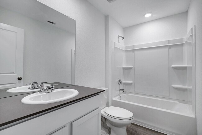 Building Photo - ***APPLICATION CURRENTLY UNDER REVIEW*** MOVE IN SPECIAL, ONE WEEK FREE***Open Concept Home in Wa...