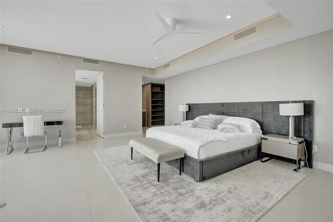 Building Photo - 18975 Collins Ave