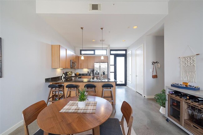 Building Photo - 2525 S Lamar Blvd