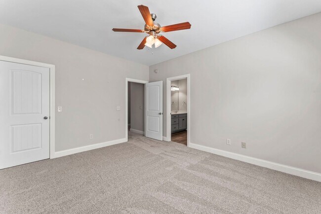 Building Photo - Spacious Townhome in Siegel School Zone – 2 Private Suites & Open Floor Plan!