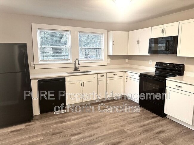 Building Photo - 411 W 10th St