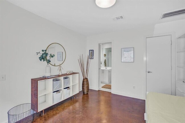 Building Photo - 918 Ruthven Street, Houston, TX 77019 - 2 ...