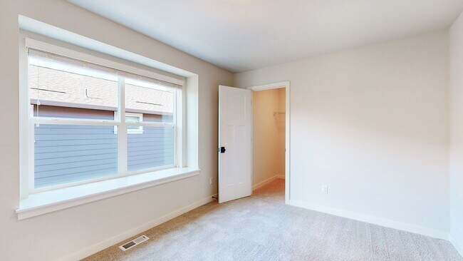 Building Photo - GORGEOUS 3 bdrm plus Flex Space Home in Mo...