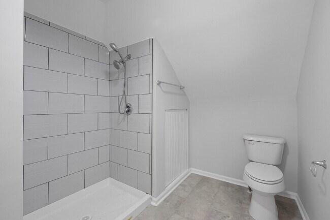 Building Photo - Carriage house in Twickingham