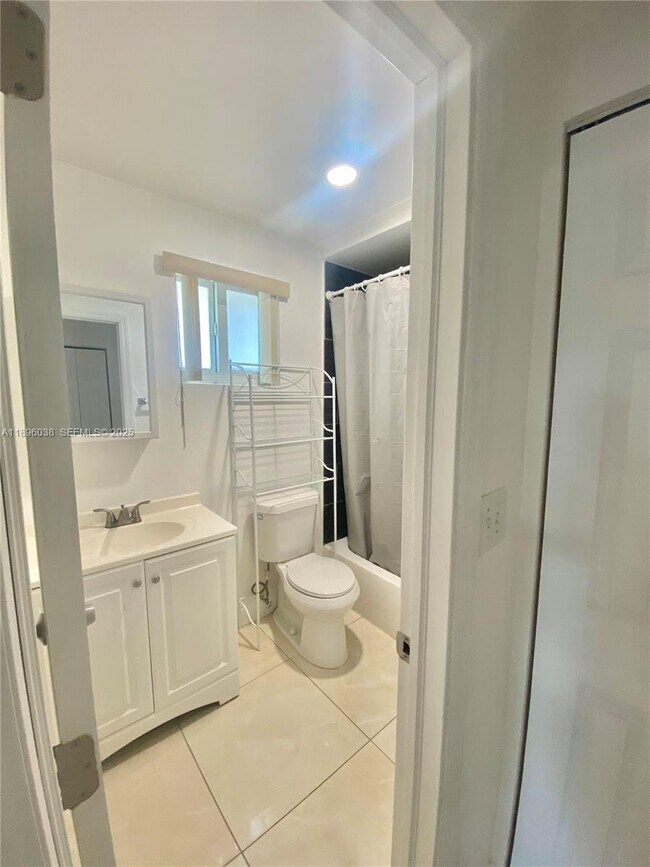 Building Photo - 12 Andros Rd