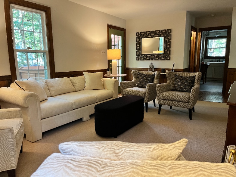 Building Photo - 13600 Fox Chase Terrace