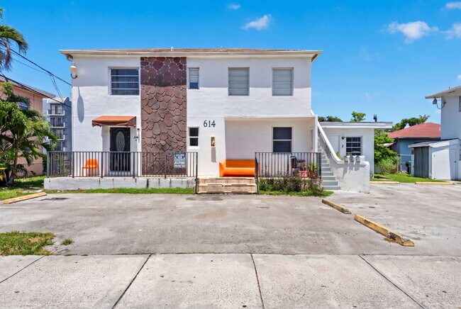 Building Photo - Little Havana 2BR | Assigned Parking | Water Included
