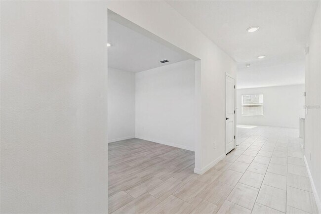 Building Photo - 1712 Tropical Oasis Ave