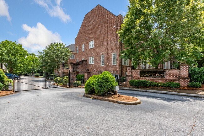 Building Photo - 1260 Lullwater Park Cir